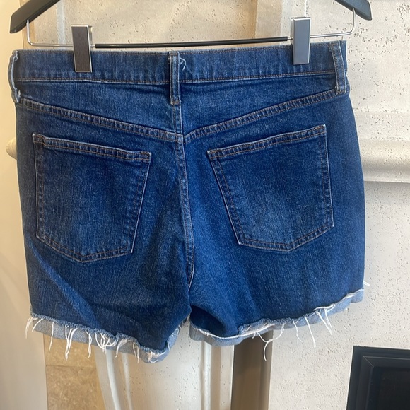 Gap Indigo blue distressed jean shorts. Size 29. Never worn . - Picture 3 of 3